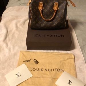 Louis Vuitton Speedy 25 Monogram - Authentic